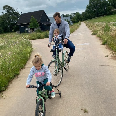 Paul Sculfor cycling with his two children.